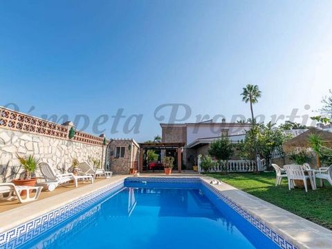 This is one of our spacious country properties in Spain, located only a few minutes away from the beach and all necessary amenities. This wonderful country property is devided into two floors. On the first floor onw will find the main house and on th...