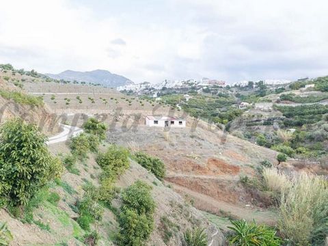 Partially reconstructed ruin in excellent location, quiet area with easy access to the countryside. Only 5 minutes from the village of Frigiliana, one of the most beautiful villages in Spain and 10 minutes from the beautiful beaches of Nerja.