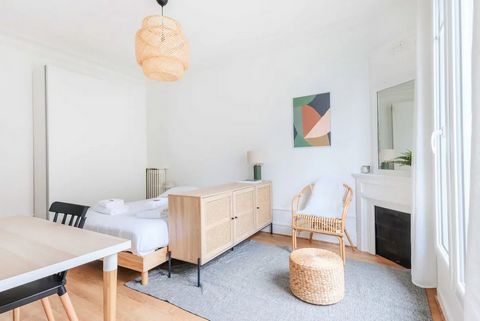 Welcome to our 20m2 studio located on the 5th floor with an elevator in a beautiful Parisian building. Nestled in the heart of the 16th arrondissement of Paris, our studio immerses you in the very essence of the City of Light by staying in this iconi...
