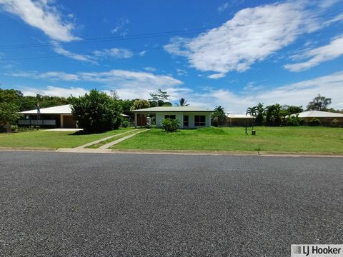Situated on an approx. 800m2 block of land, this neat and tidy, low set, three bedroom, block home is ideally located in Tully Heads; roughly 450 metres from the beach. The property is fully tiled and air conditioned throughout; with an open plan liv...
