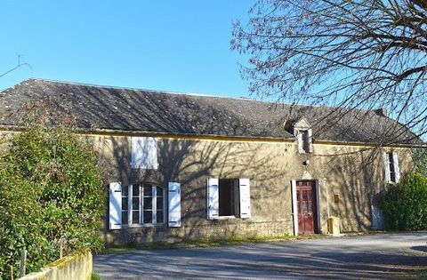 24590 SALIGNAC-EYVIGUES. Stone village house, 92m². Selling price HAI: 77,000 euros (agency fees paid by the seller). Located in the centre of Salignac-Eyvigues, 12 kms from Sarlat and 18 kms from Montignac Lascaux, Périgord Noir, in a village with s...