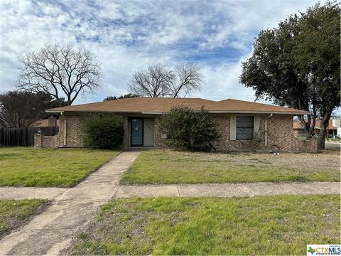 ATTENTION INVESTORS!! This roomy 3 bedroom 2 bath, corner lot, and just minutes from Fort Cavazos is sure to bring tenants. Currently being rented for $1500 a month. Features: - Air Conditioning