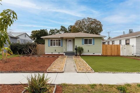 Situated in the heart of Central Oak Park, this 3-bedroom, 2-bathroom home enjoys a privileged position on one of St. Petersburg's charming, tree-lined streets. Residents relish the tranquility of the neighborhood while remaining conveniently close t...