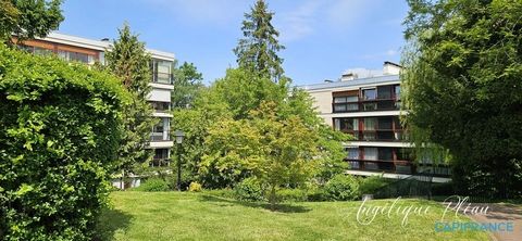 A vendre FONTENAY LE FLEURY appartement T4 de 85 m² au cur de Parc Montaigne