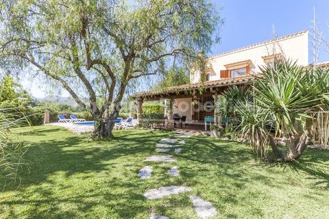 Charming country house with holiday rental license between Pollensa town and the port This country house is set within the stunning and peaceful countryside near to Pollensa town, in fact it is only a couple of minutes by car to the Port with the lov...