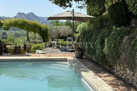 Village house nestled on the heights of Eygalières at the foot of the limestone rock and sheltered from the mistral. Its dominant position on the village heights offers a magnificent view of the Alpilles, the village, and the bell tower. Its layout p...