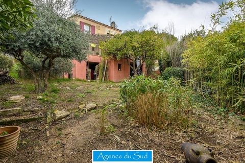 LA BOUILLADISSE Pretty 5 room detached house with garage on 538 m2 of land. House type 5 of about 100 m2 approx + Garage of 17 m2 adjoining on 538 m2 of enclosed and wooded land. Located a few minutes walk from the heart of the village and its amenit...