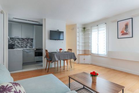Our apartment is ideally located on Rue Véron, a charming cobbled street in the Montmartre neighborhood of the 18th arrondissement. Montmartre is famous for its bohemian atmosphere, artistic history, and picturesque streets, and Rue des Trois Frères ...
