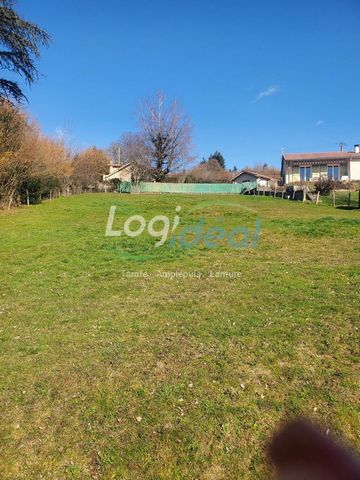 In the center of the village of Poule les Echarmeaux, close to everything (schools, shops, pharmacy, medical office), beautiful plot of building land, undeveloped, offering a total area of 1270m2 with open views of the surrounding countryside.