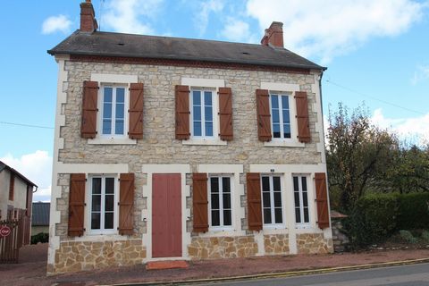 In Cercy la Tour, house, well maintained, refreshment to be expected despite everything, comprising on the ground floor entrance, fitted kitchen, living room with fireplace, bedroom, bathroom and toilet, upstairs 3 bedrooms, office and toilet. Double...