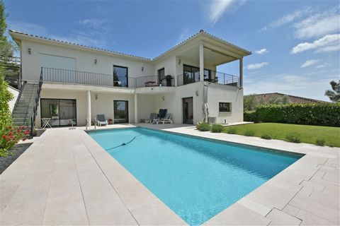 You'll love this beautiful modern architect-designed villa in a dominant position, offering approx. 171m2 of living space on approx. 1200 m2 of land with swimming pool and garage. The house has been lovingly finished to a very high standard and boast...