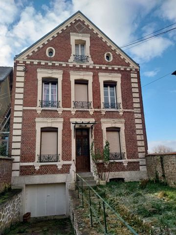 House on full basement including a kitchen, living/dining room, two bedrooms and a toilet on the ground floor. Upstairs, a landing offering 3 bedrooms, bathroom with toilet. Granary. Oil-fired central heating. Electric shutters. All on 218 m2 of land...