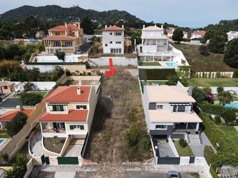 Description Plot of urban land for the construction of a single-family house with an approved project. Plot of urban land with 469.17m², in Sintra (São Pedro de Penaferrim). The land has an approved project for the construction of a 4 bedroom single-...