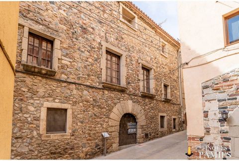 It is the noblest house in the village, both for its architecture and for its antiquity. The portal with its large voussoirs bears the date 1427 and also a simple coat of arms with a patriarchal cross that suggests that the building was initially own...