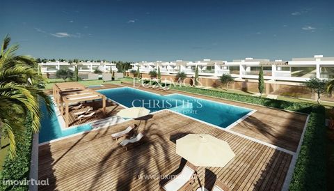 Breeze International Resort é um empreendimento turístico de 4 estrelas , com uma vista mar completamente desafogada, para venda na Mexilhoeira Grande, Algarve. O complexo turístico é composto por três moradias com dois quartos, treze com três quarto...