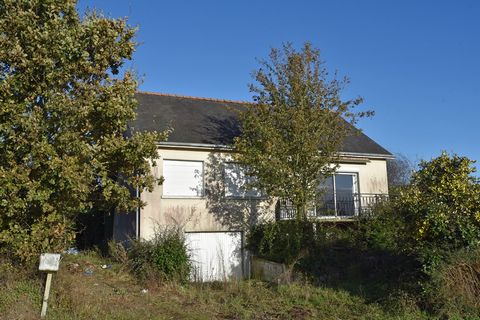 PLOUASNE, a residential house, to be renovated, raised on a complete basement including a living room, a kitchen, three bedrooms, a shower room, separate toilet. Garage, plot of 2159 m2. Conventional consumption: 597 kWh ep/m2.an (Class G) Estimated ...