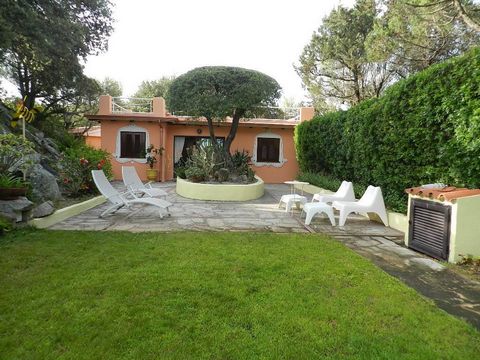 This delightful villa for sale is located in the renowned area of Porto Rotondo. The internal spaces are distributed over 4 rooms, including a large bright and welcoming living room, perfect for spending pleasant moments with family or friends. The p...