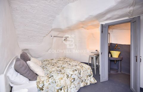 PUGLIA . OSTUNI OLD TOWN Coldwell Banker offers for sale, exclusively, a rare studio apartment in one of the most beautiful and characteristic streets of the 