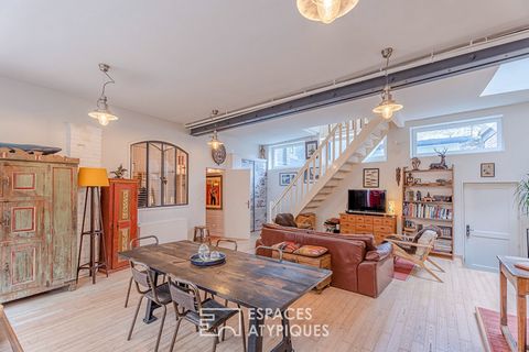 Ideally located in the heart of Honfleur in a small alley with no car passage and a short walk from the town centre. This loft apartment on three levels of 125 m2 Carrez (150 m2 on the ground) fitted out on the site of a former artist's studio offers...