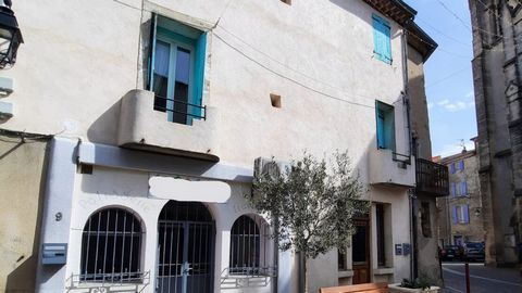Village with all amenities, bar-restaurant, primary school, 20 minutes from Beziers, 10 minutes from Magalas, 20 minutes from the motorway, and 25 minutes from the beach. Large house located in the heart of a pretty village, offering 2 independent ap...
