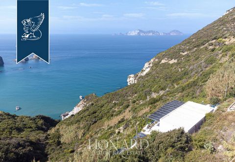 A charming house is sold on the island of Ponza, located in the Pontic Islands Archipelago in Gaeta on the Lazio coast. The house is located on a rock with a panoramic sea view and has a total area of ​​about 150 square meters. These are two apartmen...