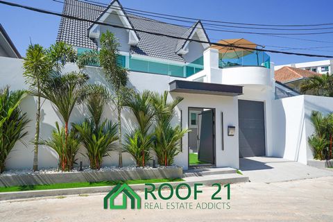 Opportunity Knocks in Pattaya City - Luxe villa met zwembad voor wonen of zakendoen! Locatie: Thappraya, Pattaya City Vraagprijs: 24.6M Baht (Bedrijfsnaam) Ontdek een uitgelezen kans in het hart van Pattaya City! Deze luxe villa met zwembad op Thappr...