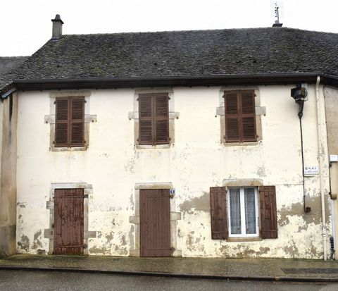 In the heart of the Jura in the centre of Beaufort, ideally located on the Lons-Le-Saunier/Bourg-en-Bresse axis, between Petite-Montagne and Bresse, a house of 120 m2 composed of 3 bedrooms, a kitchen, a living room and a shower room. A small garage ...