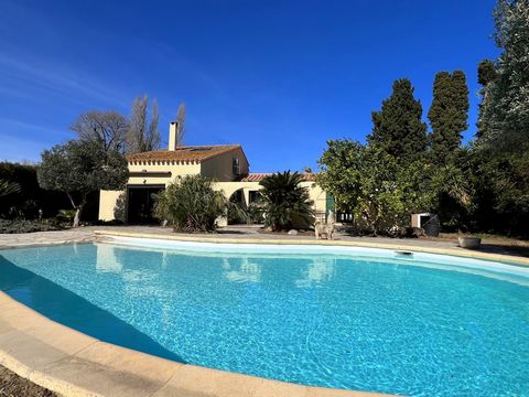 Come and discover this true haven of peace at the gates of Perpignan while being on the road to the beaches of Canet en Roussillon. Wooded and fenced property, villa consisting of 3 master bedrooms and a secondary pavilion with a complete suite, larg...