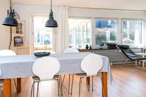 Well-appointed cottage located in the middle of Thorsminde town close to both the harbor, the North Sea and Nissum Fjord. The well-appointed living room, which i.a. contains a large TV, has access to a 25m2 large covered terrace, from which you can o...