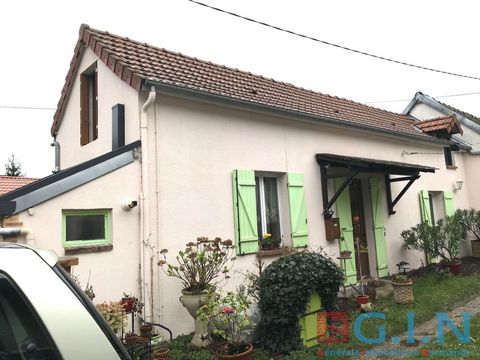 Ideal 1st acquisition or investor - possible return around 6%. GIN offers you in Saint Etienne du Rouvray village close to school, transport, shops, in a quiet area, this charming house of 56m2 in rubble bricks with a longère spirit, comprising: Fitt...