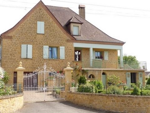 Sylvie invites you to visit this SPACIOUS and VERY COMFORTABLE STONE HOUSE OF THE DORDOGNE. Built by the best craftsmen in the area with quality materials. Comprising on the 1st floor: BALCONY and COVERED TERRACE (12 m2) ENTRANCE (9 m2), CLEARANCE WI...