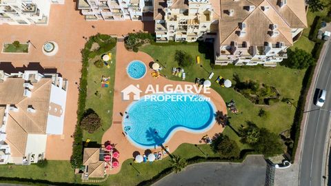 Located in Vilamoura. Excellent two-bedroom apartment in a private complex with a communal garden and swimming pool. Located near the Pinhal golf course, approx. 15-minute walk to the marina and the beach. With 100 sq.m. of built area. The apartment ...