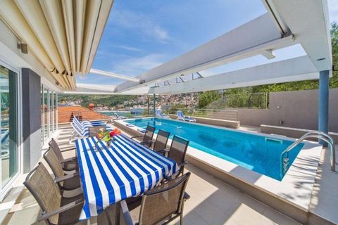 NEW VILLA in HIGH TECH style with a view of the sea on the second coastline on the suburb of Dubrovnik in a quiet green place! Just 5 minutes from the beach! Just 20 minutes from Dubrovnik centre! Swimming pool, fantastic architecture, stylish design...