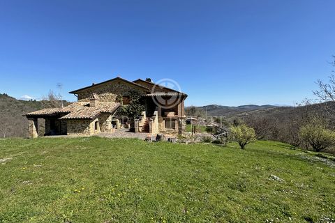 In a beautiful panoramic position with 360 degree and very sunny views, we find this characteristic farmhouse completely made of stone. The farmhouse is arranged on three levels, on one side on the east side where the sun rises and on two sides on th...