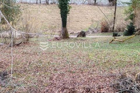 A building plot located right on the banks of the Kupa river offers a unique opportunity to create your own corner of paradise. It is located at a distance of only 35 minutes' drive from Zagreb, which offers proximity to urban facilities, but also co...