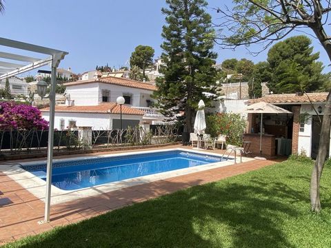 Beautiful private VILLA located in the Campo Velilla area, just 300m from Velilla BEACH. It has a 600m2 plot, and the HOUSE has a constructed area of 200m2 distributed over 2 FLOORS. In total, there are 2 double BEDROOMS, bathroom + toilet, individua...