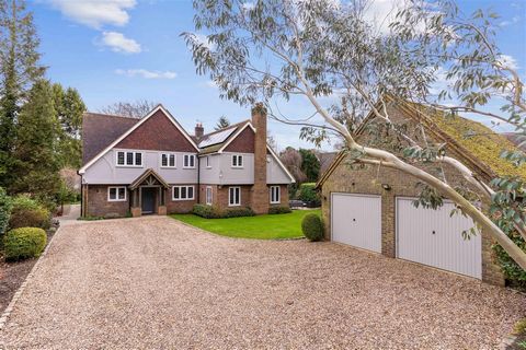 A well presented five bedroom three bathroom home offering over 4200sq ft of flexible accommodation and tucked away on an exclusive private road in the desirable hamlet of Felden. The neighbouring towns offer a wide range of amenities and educational...