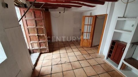 Looking to buy 2 bedroom secluded apartment in Chauchina? Excellent opportunity to acquire in property this secluded house with an area of 66 m2 well distributed in 2 bedrooms and 1 bathroom, located in the town of Chauchina, province of Granada.It h...