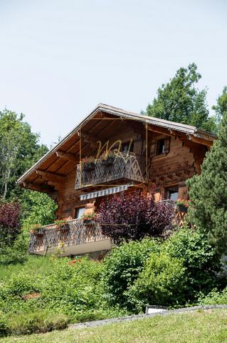 Undeniable charm for this magnificent alpine log chalet with exceptional views of the Aravis mountain range, built on a 1,300m2 plot. It is located just 10 minutes from the motorway and Cluses, 30 to 40 minutes from Geneva, 5 minutes from amenities a...