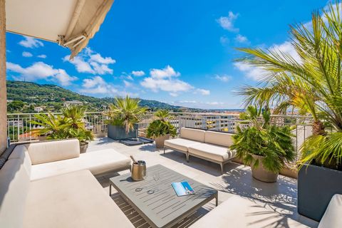 In the heart of Le Cannet, on the edge of Cannes, enjoying an exceptional view of California, on the top floor with private elevator, magnificent 143 m2 apartment, with luxurious appointments, enjoying a 165 m2 terrace with unobstructed view of Calif...