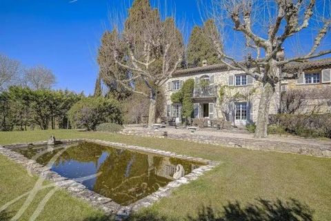 Conveniently located close to the villages of Plascassier and Valbonne, on a quiet, historic site, a former 19th century farmhouse, entirely renovated over 250 m² and a 180 m² extension added in 1990, nestled in more than 3.5 hectares of partly woode...
