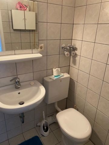- Centrally located one-bedroom flat in the centre of Frankfurt with a 5-minute walk to the main train station or the Main River - Fully equipped interior with WLAN, washing machine and cooking surfaces - Stylish furnishing of the rooms
