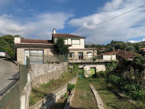 These two houses Located just 17 km from Braga and 7 km from Amares, these two houses located in São João de Rei, Póvoa de Lanhoso, offer the ideal combination of rural tranquility with proximity to urban centers. Porto airport is approximately 70 km...
