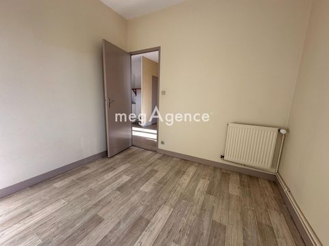 At the western entrance to Poitiers, close to all amenities and bus lines, we offer this T1 bis apartment with an area of 30m², located on the first floor. This property is aimed at owners wishing to invest or live there. It has a bright living room ...