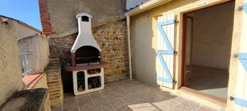 We offer you the purchase of this type 2 village house of about 63 m2. On the ground floor you will find a room that can be used as storage and/or DIY workshop of 43m2. On the first floor there is a living room with open kitchen, a shower room, a sep...