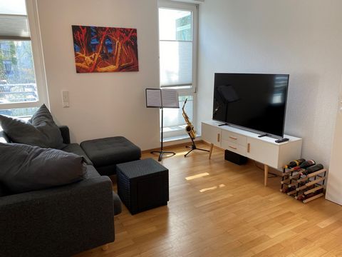Property description: The 2-room apartment offered for the period from June 30 - December 31, 2024 is located on the mezzanine floor of a city villa built in 1996 in Potsdam-Babelsberg in the immediate vicinity of the Babelsberg Film Park and the Uni...