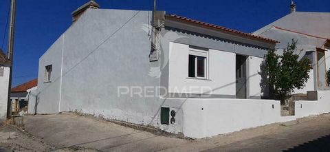 House Ventoso, Alvega, Abrantes. villa 100m2 Partially refurbished, 2 bedrooms, 1 Suite with patio, kitchen Open space, 2 WC, Backyard with 200m2. House partially recovered, awaits option finishes to choose, Waters, Electricity, sewers all new, new r...
