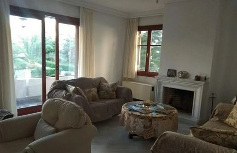 Luxurious Apartment for Sale Location: Voula (Nea Kalimnos), Athens, Greece Property Details: Size: 173 square meters Bedrooms: 3 Bathrooms: 2 Floor: 1st Condition: Good Year Built: 1983 Energy Class: E Style: Neoclassical Orientation: East-West Plot...