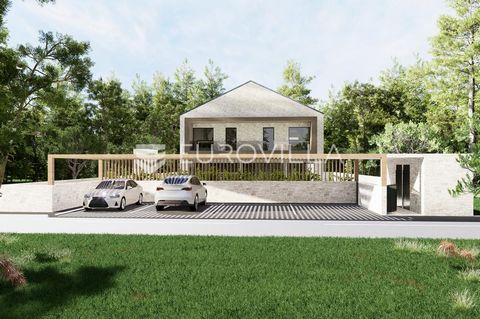 This beautiful villa under construction is located in Kakma in the municipality of Polača, on a plot of land of 817 m2. It consists of a basement, ground floor and first floor. In the basement of this villa there is a furnished tavern with a kitchen ...