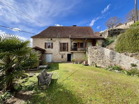 In the very authentic village of Larnagol, in the heart of the Valley and close to the river, here is a house from 1835 renovated over time and ready to welcome you in the best possible energy conditions. Indeed, the 2023 heat pump as well as the woo...